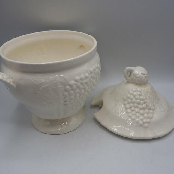 California Pottery Grape Design Soup Tureen - Picture 3 of 3
